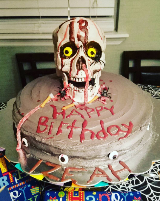 Disgustingly Oozy Brain Cake- Halloween Cake. With step-by-step instructions and a video with the end result, there is no way you can get this cake wrong! You will Definitely be voted the coolest & creepiest house in your town! Creepy Halloween Cake. 