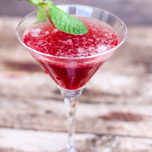 Recipe: How to Make Pomegranate Agave Martini. You can make this drink during any time of the year and it will be just as delicious! This drink is perfect for that hot Summer week or to cozy up and watch a Hallmark Holiday movie, try it, love it, make it a party! #Holidaydrink #Partydrinks #drinkrecipe